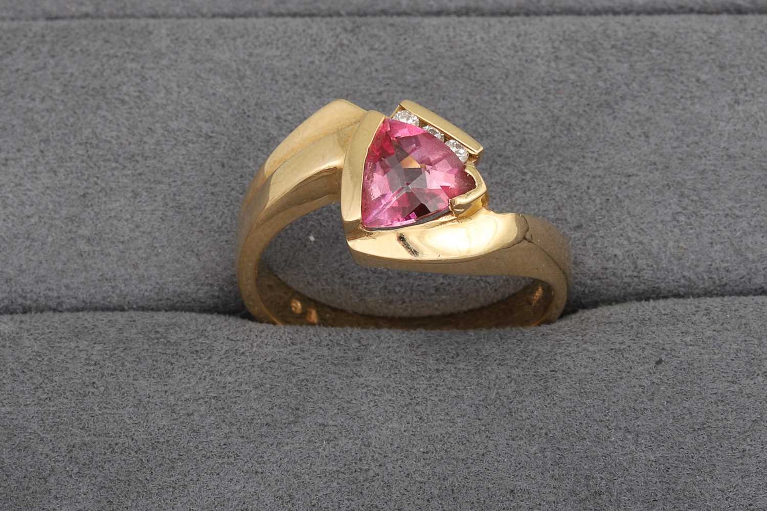 Lot 91 - A PINK TOPAZ AND DIAMOND RING, of crossover...