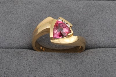 Lot 91 - A PINK TOPAZ AND DIAMOND RING, of crossover...