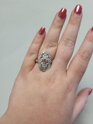 Lot 92 - A PINK SAPPHIRE AND DIAMOND PLAQUE RING,...