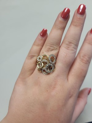 Lot 102 - AN UNUSUAL DIAMOND CLUSTER RING, intersecting...