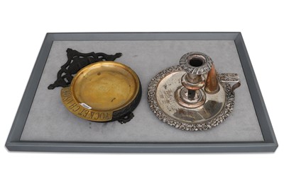Lot 502 - AN ANTIQUE ORNATE CAST IRON WALL BRACKET,...