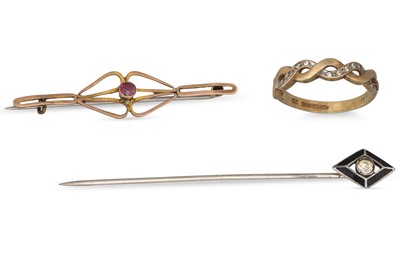 Lot 4 - AN ANTIQUE 9CT GOLD LOCKET, together with a...