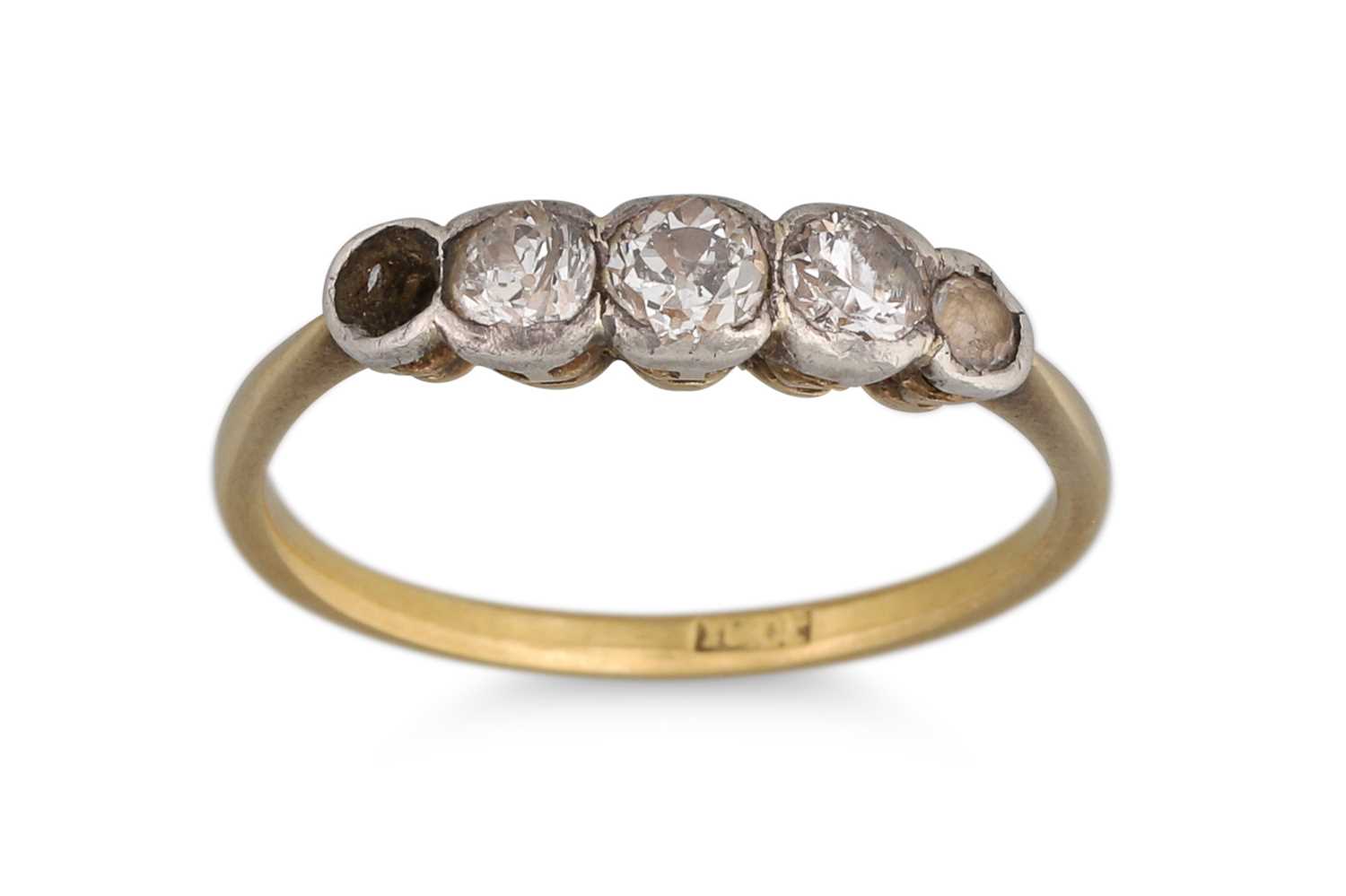 Lot 16 - AN ANTIQUE FIVE STONE DIAMOND RING, mounted in...