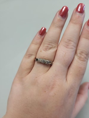 Lot 16 - AN ANTIQUE FIVE STONE DIAMOND RING, mounted in...