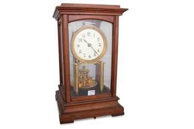 Lot 393 - A VINTAGE MANTLE CLOCK, arabic numerals