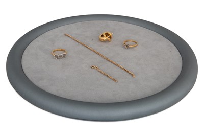 Lot 394 - A COLLECTION OF 9CT & 18CT GOLD ITEMS, 14.9 g....