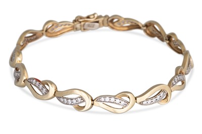 Lot 279 - A 9CT YELLOW GOLD AND CUBIC ZIRCONIA SET...