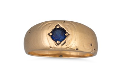 Lot 261 - AN EARLY 20TH CENTURY 14CT GOLD RING, set with...