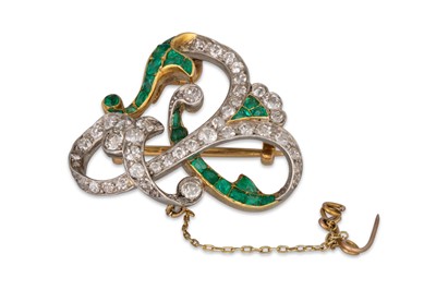 Lot 265 - A BELLE EPOQUE EMERALD AND OLD CUT DIAMOND...