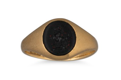 Lot 293 - A VINTAGE 18CT GOLD SIGNET RING, set with...
