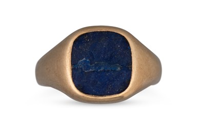 Lot 294 - AN EARLY 20TH CENTURY GOLD SIGNET RING, set...