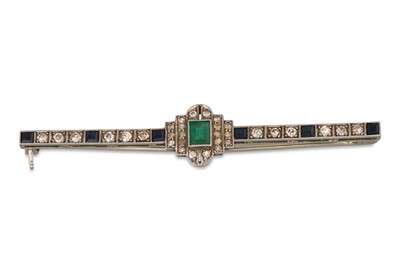 Lot 297 - AN ART DECO DIAMOND, EMERALD AND SYNTHETIC...