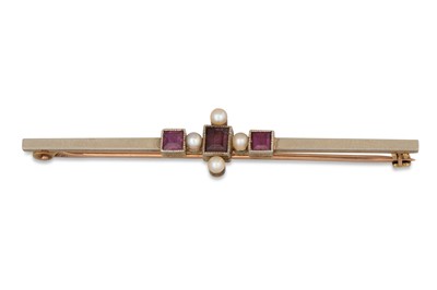 Lot 298 - AN ANTIQUE PEARL AND GEMSTONE BAR BROOCH, C....
