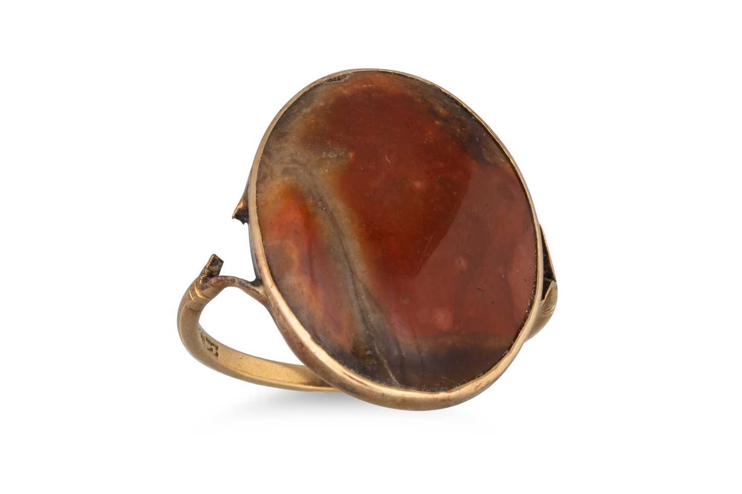 Lot 302 - AN ANTIQUE CARNELIAN SET RING, mounted in gold....