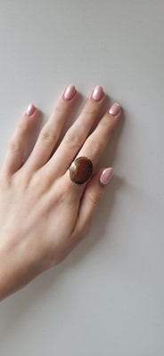 Lot 302 - AN ANTIQUE CARNELIAN SET RING, mounted in gold....