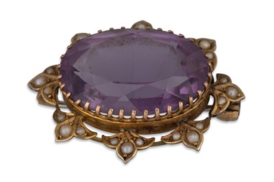 Lot 335 - AN EDWARDIAN AMETHYST AND SEED PEARL BROOCH,...
