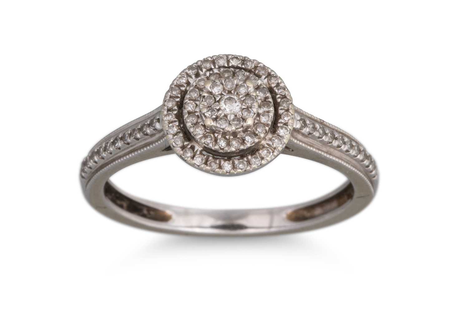 Lot 21 - A DIAMOND SET CLUSTER RING, diamond set...