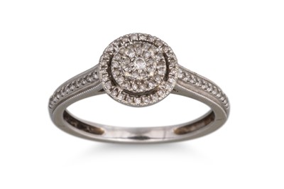 Lot 46 - A DIAMOND SET CLUSTER RING, diamond set...