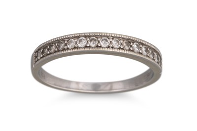 Lot 47 - A DIAMOND SET HALF ETERNITY RING, the round...