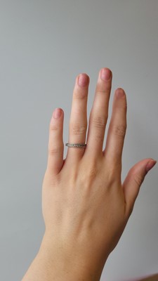 Lot 47 - A DIAMOND SET HALF ETERNITY RING, the round...