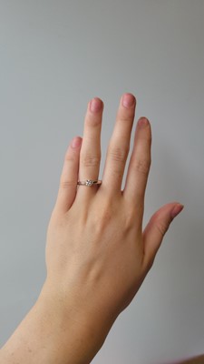 Lot 8 - A DIAMOND SOLITAIRE RING, mounted in 18ct...