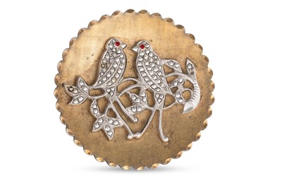 Lot 6 - A MID 20TH CENTURY SILVER GILT CIRCULAR BROOCH,...