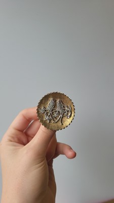 Lot 6 - A MID 20TH CENTURY SILVER GILT CIRCULAR BROOCH,...