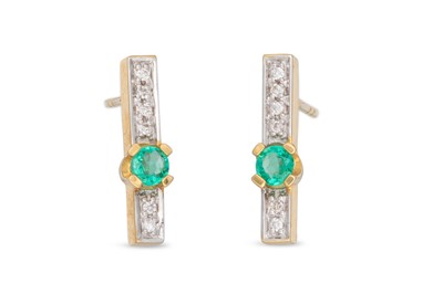 Lot 120 - A PAIR OF EMERALD AND DIAMOND EARRINGS, bar...