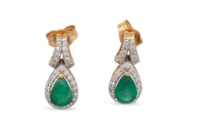 Lot 124 - A PAIR OF EMERALD AND DIAMOND DROP EARRINGS,...