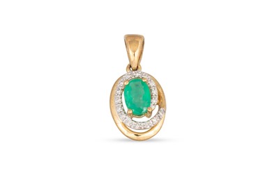 Lot 194 - AN EMERALD AND DIAMOND CLUSTER PENDANT, oval...