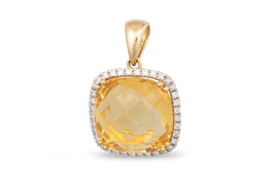 Lot 215 - A CITRINE AND DIAMOND CLUSTER PENDANT, mixed...