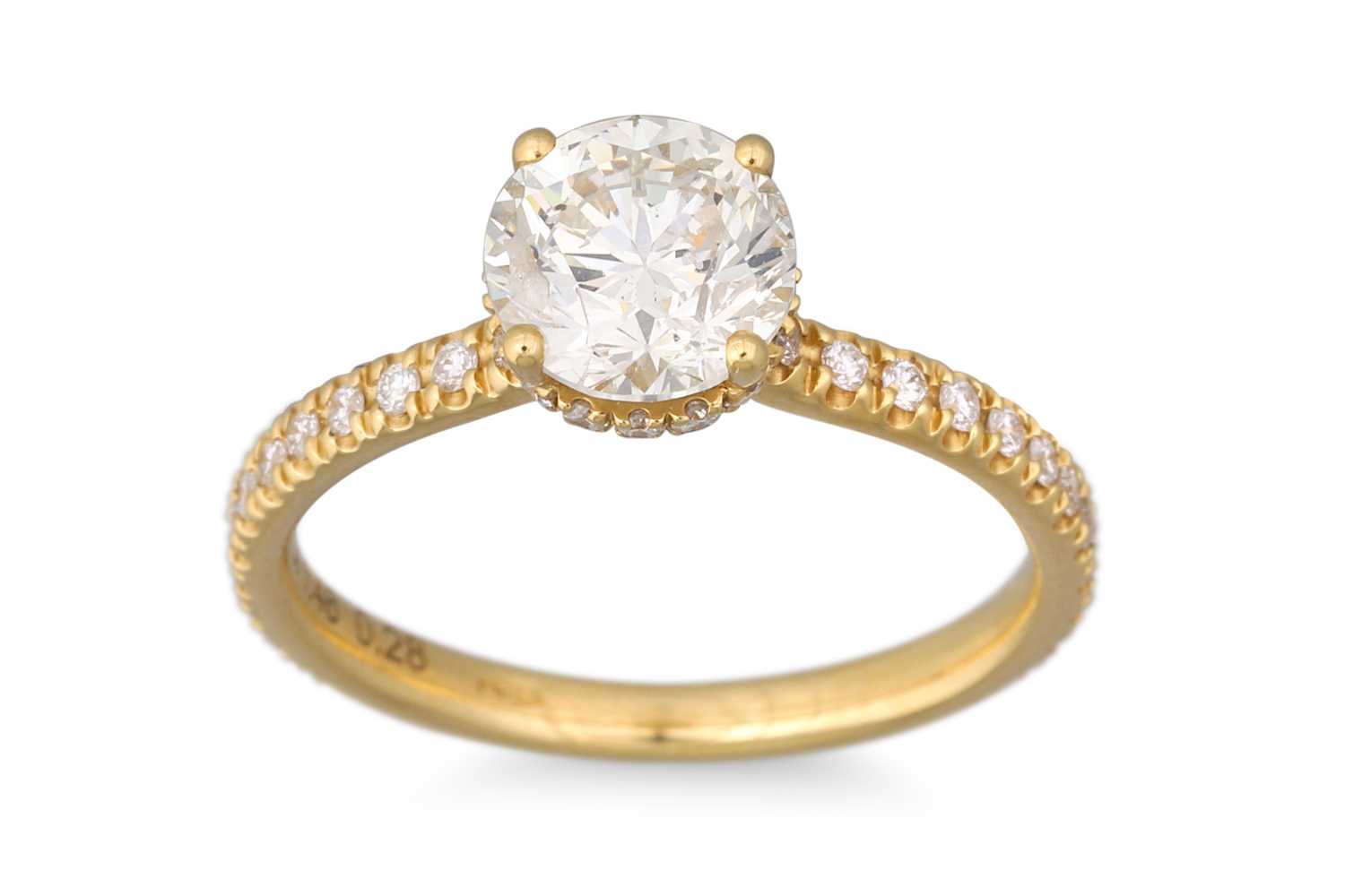Lot 246 - A DIAMOND SOLITAIRE RING, the round brilliant...