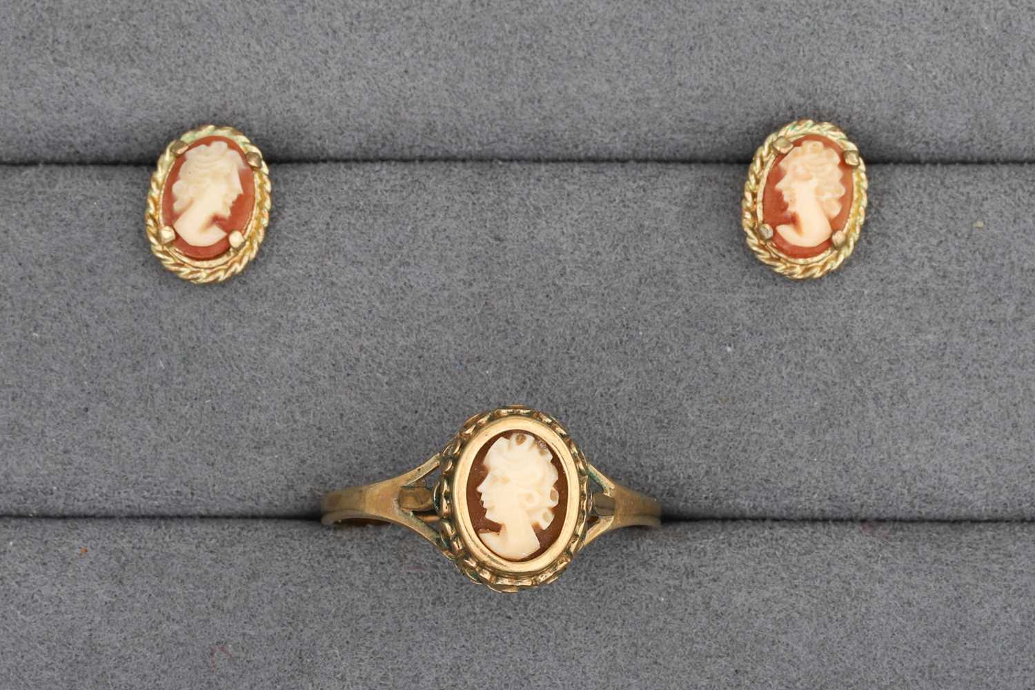 Lot 19 - A PAIR OF 9CT GOLD MOUNTED CAMEO EARRINGS,...