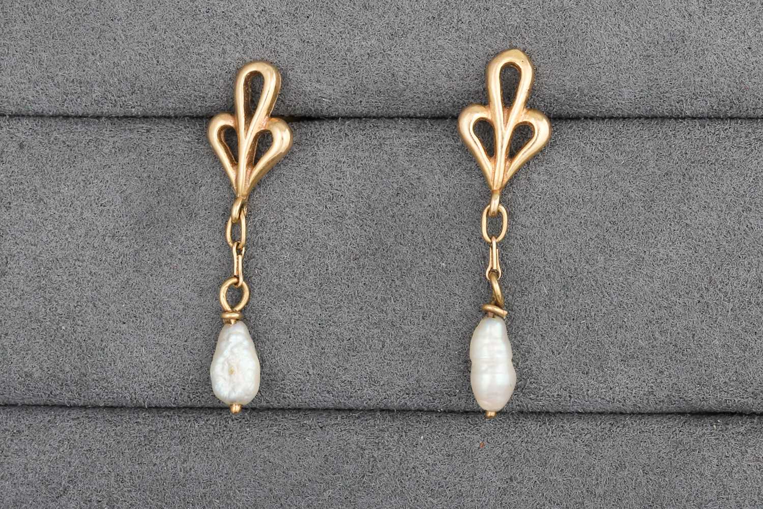 Lot 21 - A PAIR OF DROP EARRINGS, in 9ct gold