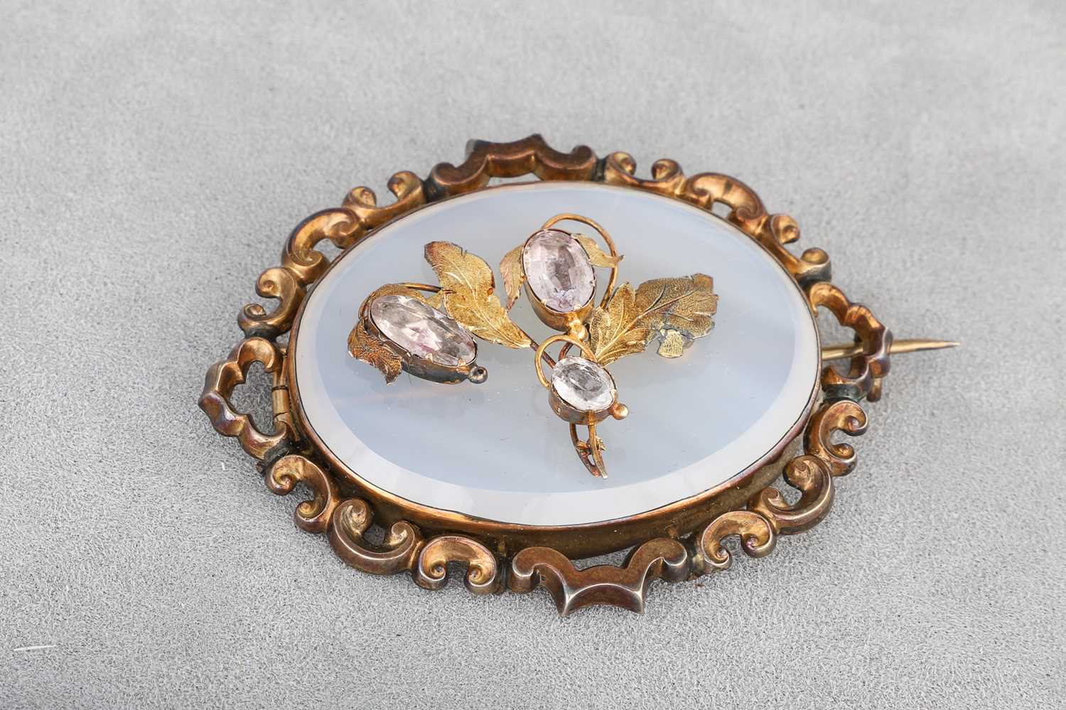 Lot 24 - AN ANTIQUE BROOCH, the central plaque set with...