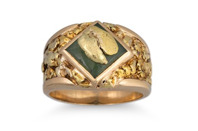 Lot 340 - A GENT'S GOLD SIGNET RING, the vintage...