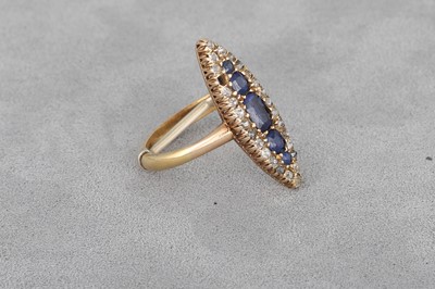 Lot 26 - AN ANTIQUE SAPPHIRE AND DIAMOND MARQUISE...