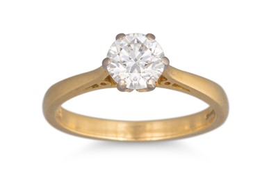 Lot 351 - A DIAMOND SET RING, mounted in 18ct yellow...
