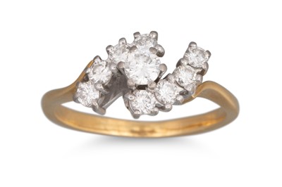 Lot 377 - A DIAMOND CLUSTER RING, in yellow gold....
