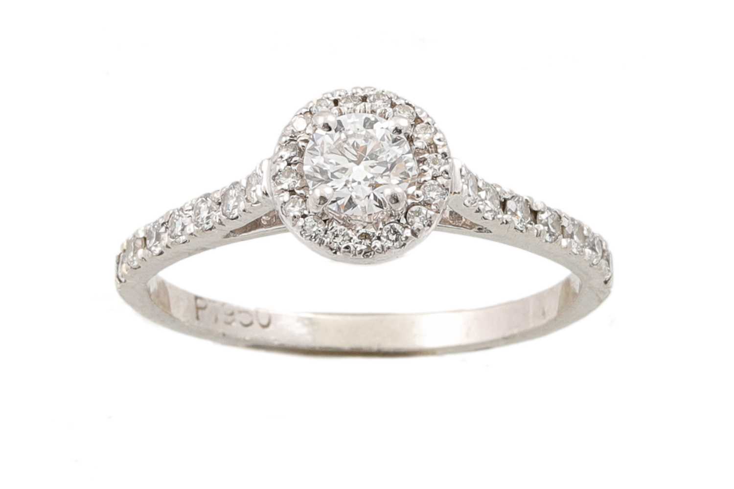 Lot 113 - A DIAMOND 'HALO' CLUSTER RING, the round...