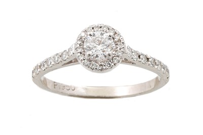 Lot 61 - A DIAMOND 'HALO' CLUSTER RING, the round...