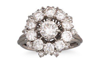 Lot 177 - A DIAMOND CLUSTER RING, mounted in 18ct white...