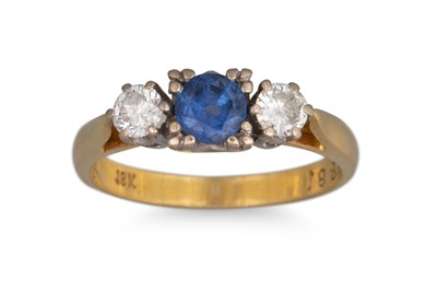 Lot 266 - A THREE STONE SAPPHIRE AND DIAMOND RING,...