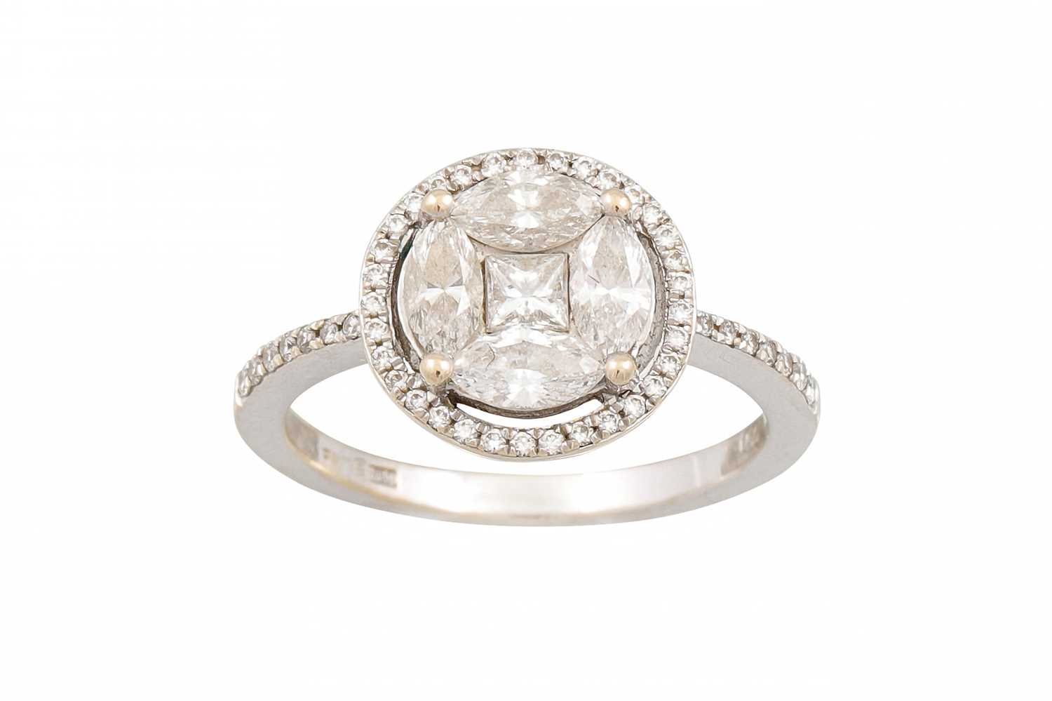 Lot 53 - A DIAMOND CLUSTER RING, the centre princess...