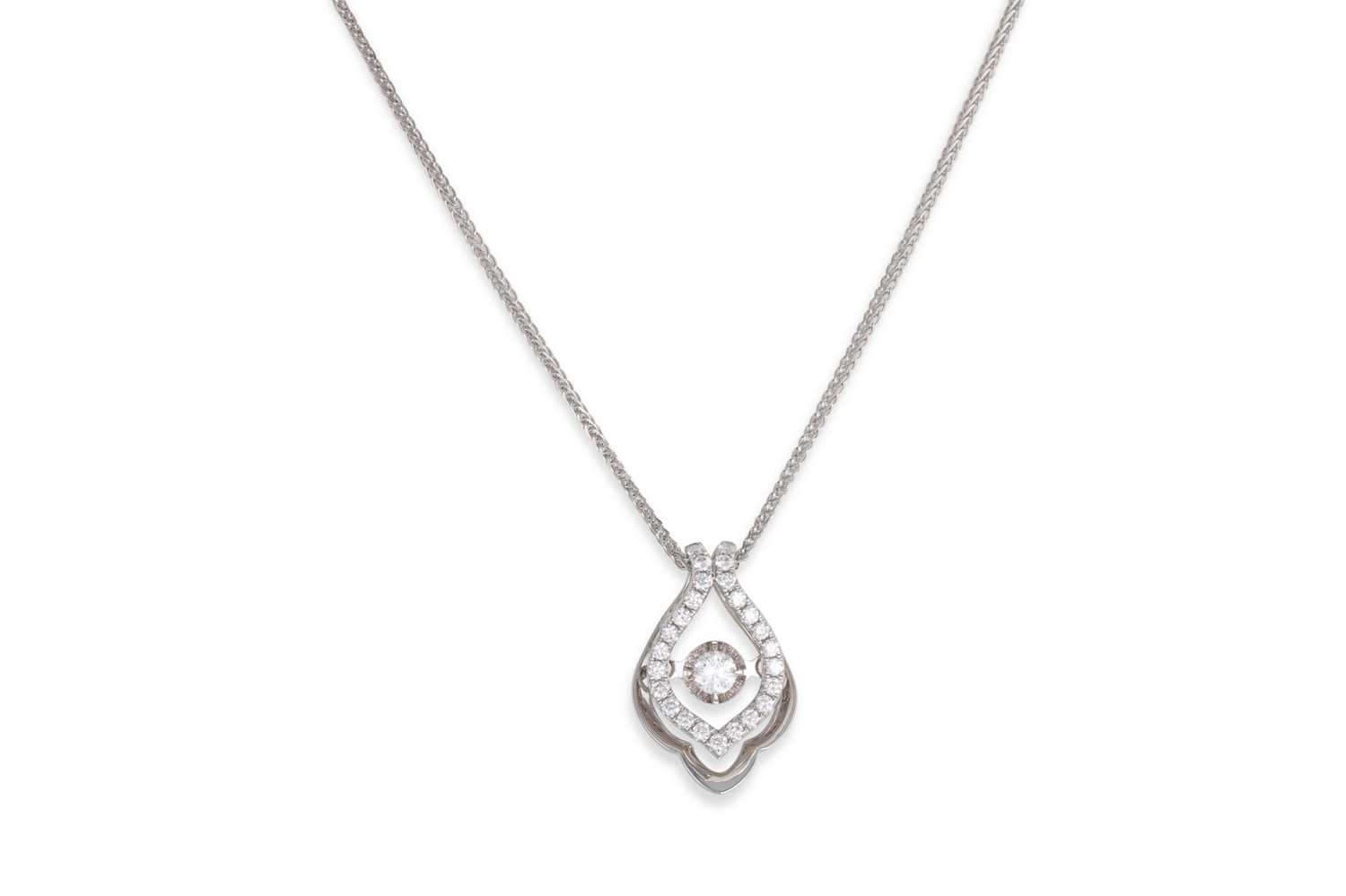 Lot 26 - A DIAMOND SET PENDANT, of cluster form,...