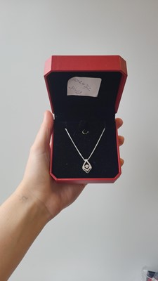 Lot 26 - A DIAMOND SET PENDANT, of cluster form,...