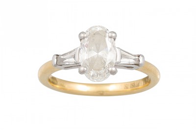 Lot 116 - AN OVAL BRILLIANT CUT DIAMOND SOLITAIRE RING,...
