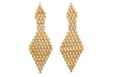 Lot 402 - A PAIR OF 9CT YELLOW GOLD LOZEN SHAPED BRICK...