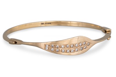 Lot 224 - A DIAMOND SET HINGED BANGLE, in 9ct yellow...