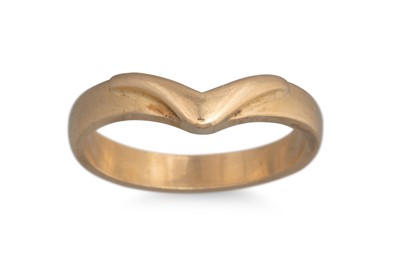 Lot 225 - A 14CT YELLOW GOLD WISHBONE RING, 3.7g., size M½